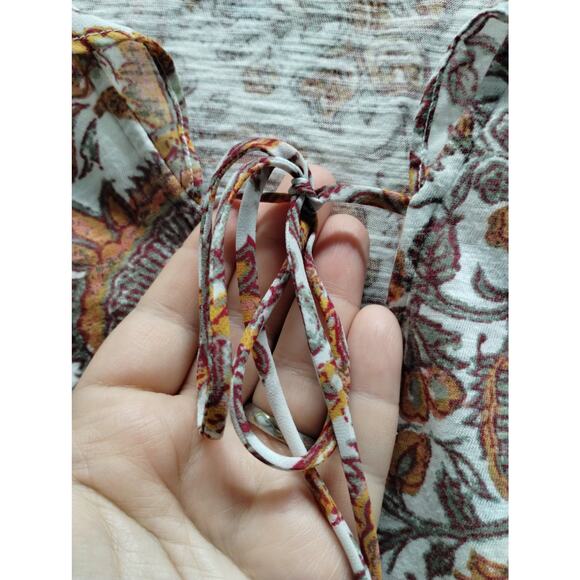 Lucky Brand Size Small Top Paisley Flutter Cap Sleeve Mixed Media Split Tie Neck - Picture 4 of 8